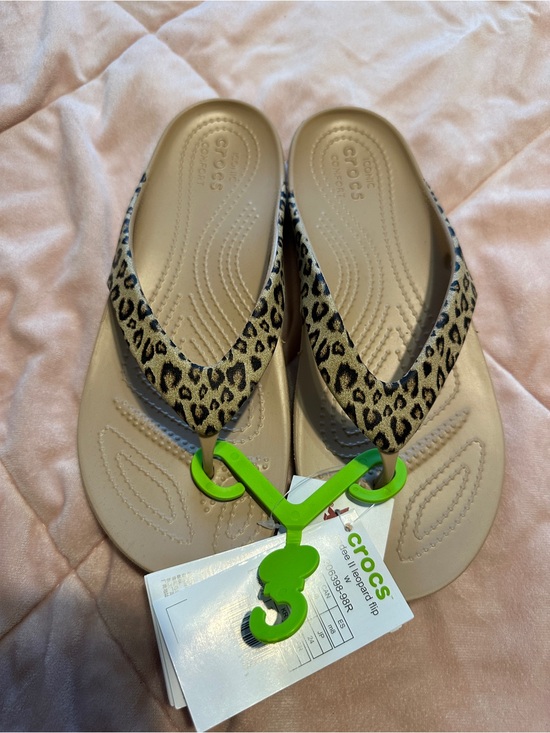 CROCS Shoes - Women's NEW leopard print Crocs flip flops